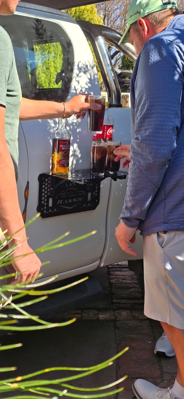 McGêfters Bakkie Rakkie – Magnetic Foldable Table